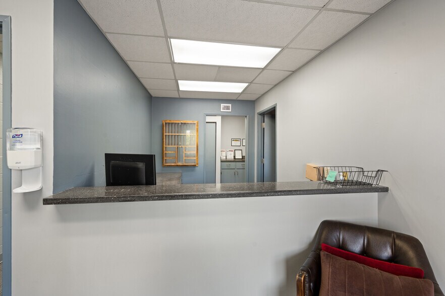 More Photos Of 1388 Antelope Rd, White City Office For Sale