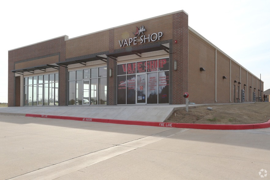 More Photos Of 4301 N Sara Rd, Yukon Freestanding For Lease