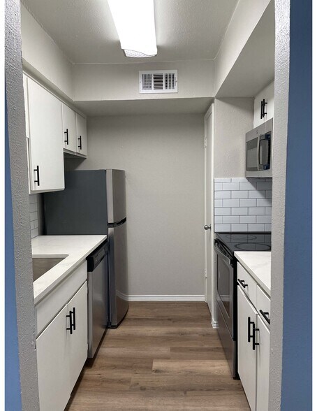 More Photos Of 2211 S Vernon Ave, Dallas Apartments For Sale