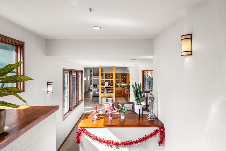 More Photos Of 8 Circle Rd, San Rafael Specialty For Sale