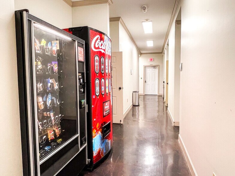 More Photos Of 4917 S Sherwood Forest Blvd, Baton Rouge Office For Lease