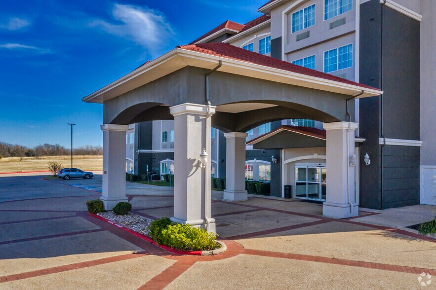 More Photos Of 1000 Dowdy Ferry Rd, Hutchins Hotel For Sale