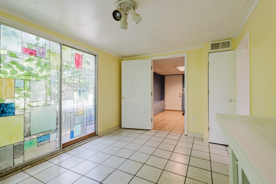 More Photos Of , Lexington Specialty For Sale