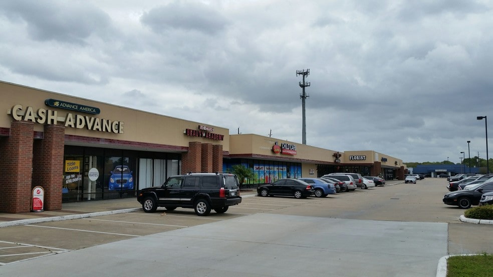 Primary Photo Of 4500-4518 Highway 6 N, Houston Freestanding For Lease