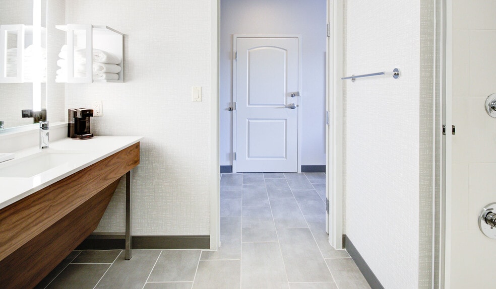 More Photos Of 4617 7th St, Bay City Hotel For Sale