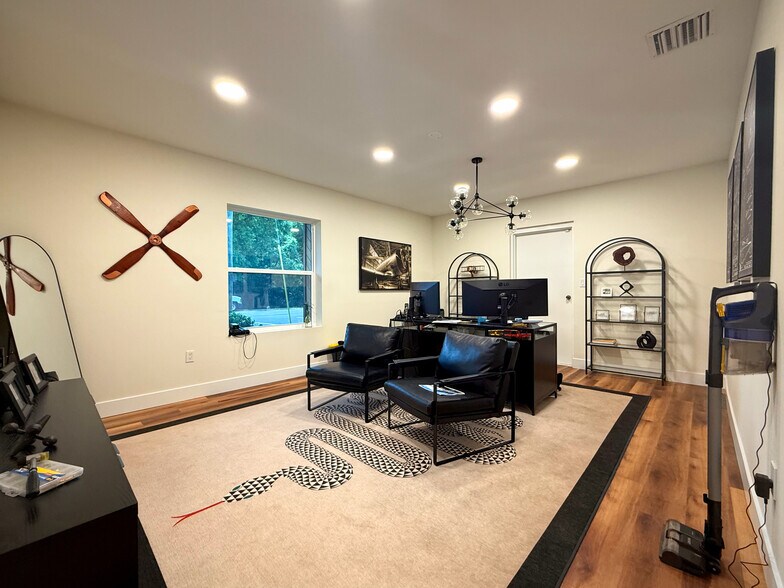 More Photos Of 304 Winston Creek Pky, Lakeland Warehouse For Lease