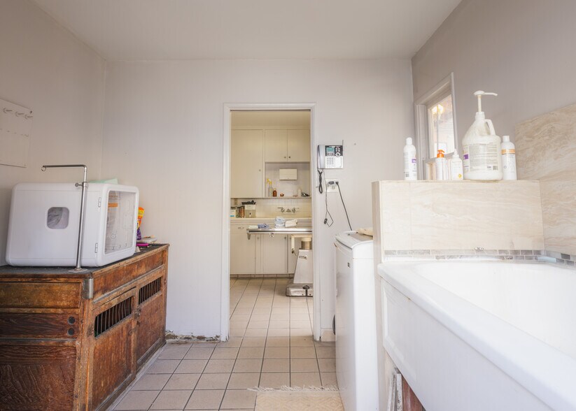 More Photos Of 11149 Garvey Ave, South El Monte Veterinarian Kennel For Sale