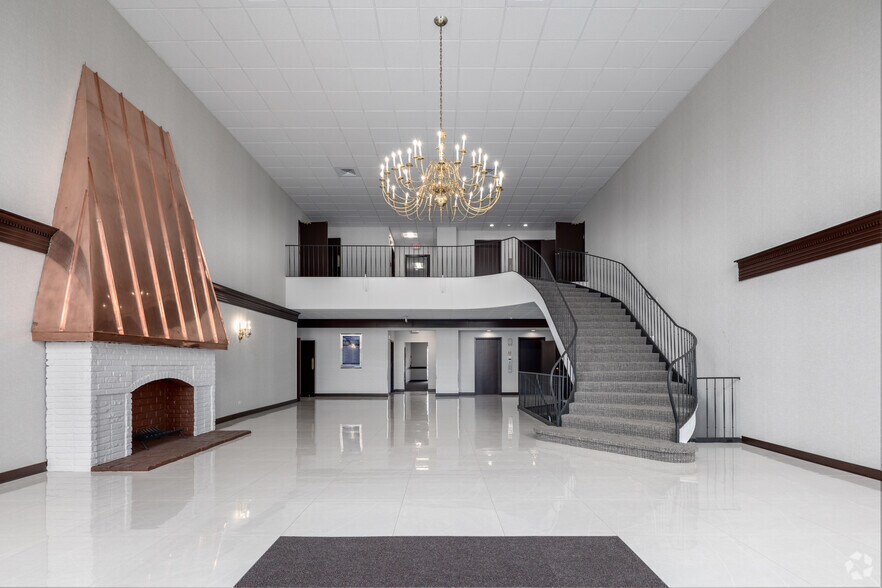 More Photos Of 188 Industrial Dr, Elmhurst Office For Lease