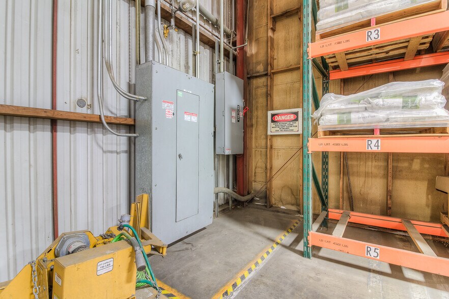 More Photos Of 1535-1541 W Lee Rd, Othello Warehouse For Sale