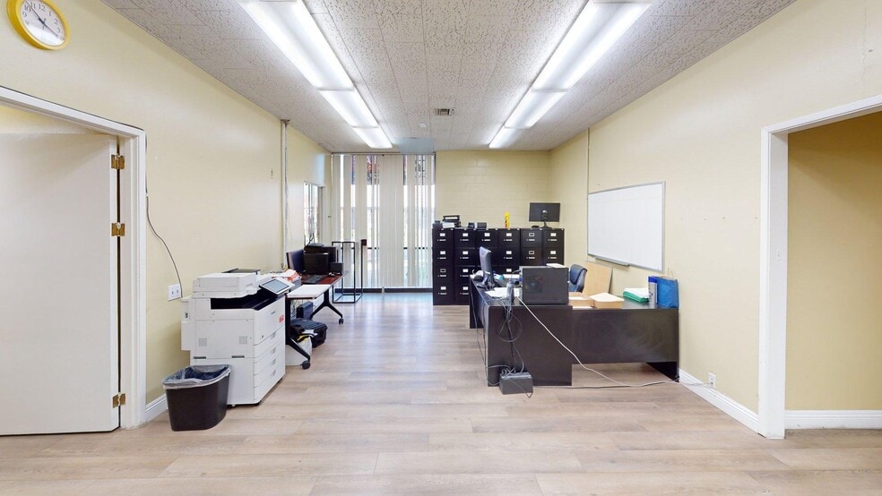 More Photos Of 206 W 140th St, Los Angeles Warehouse For Lease