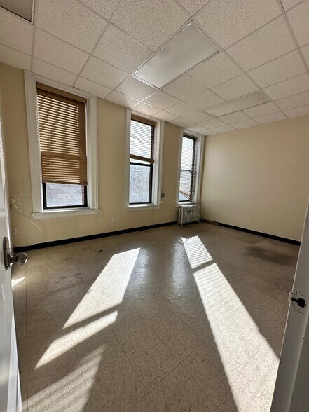 More Photos Of 370 E 149th St, Bronx Office For Lease