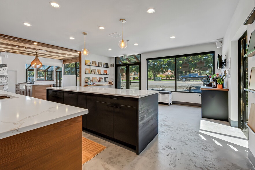 More Photos Of 11104 Gravelly Lake Dr SW, Tacoma Freestanding For Sale