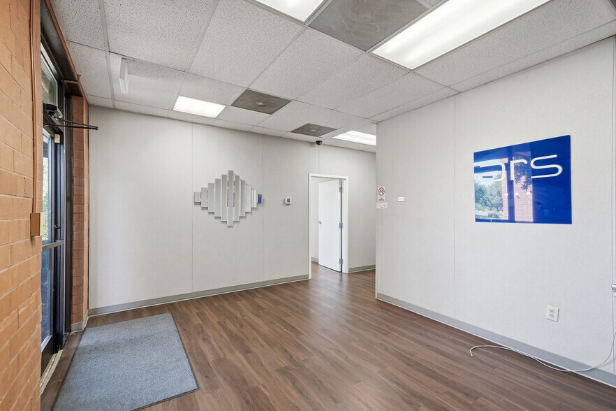More Photos Of 10605 Southern Loop Blvd, Pineville Warehouse For Lease