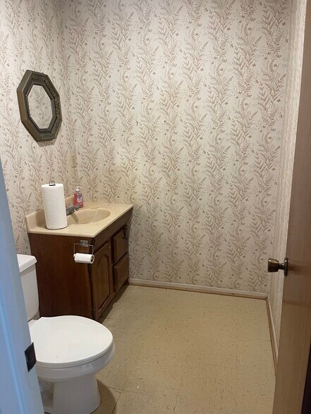 More Photos Of 115 Archer St, Jacksboro Office For Lease
