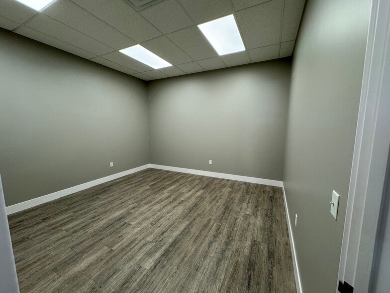 More Photos Of 138-142 S K St, Tulare Storefront Retail Office For Lease