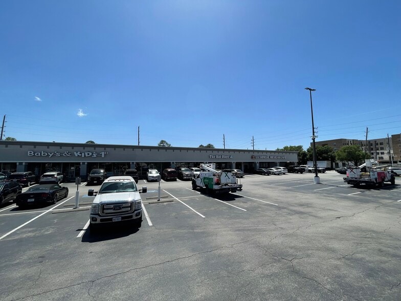 More Photos Of 5545-5591 Richmond Ave, Houston Unknown For Lease