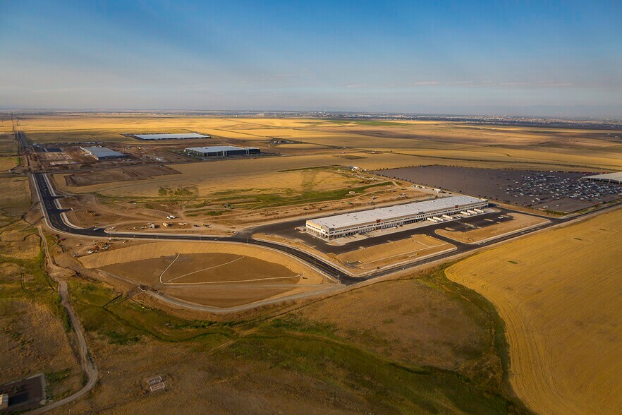 More Photos Of 6611 Powhaton Rd, Aurora Industrial For Lease