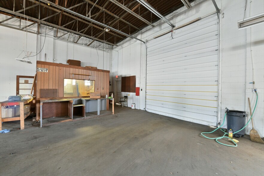 More Photos Of 1150-1160 Newark Rd, Zanesville Warehouse For Sale