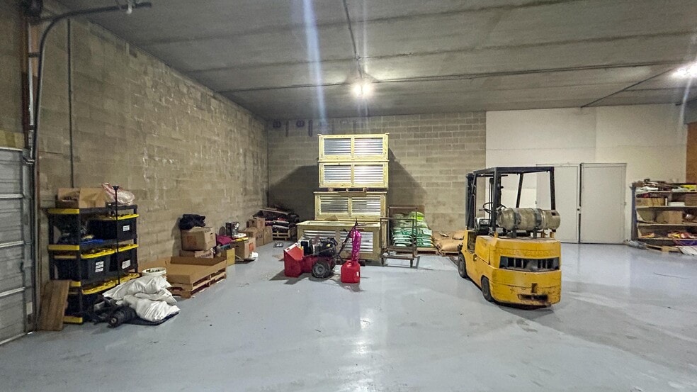 More Photos Of 407 2nd Ave NW, Rochester Light Distribution For Lease