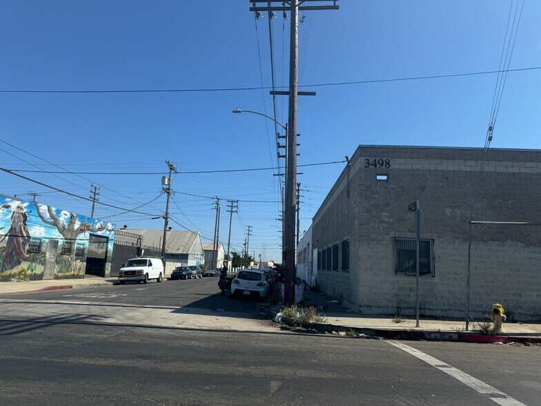 More Photos Of 3498 Union Pacific Ave, Los Angeles Manufacturing For Lease