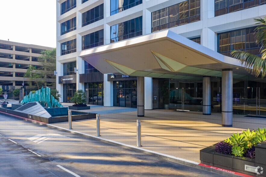 More Photos Of 1880 Century Park E, Los Angeles Office For Lease