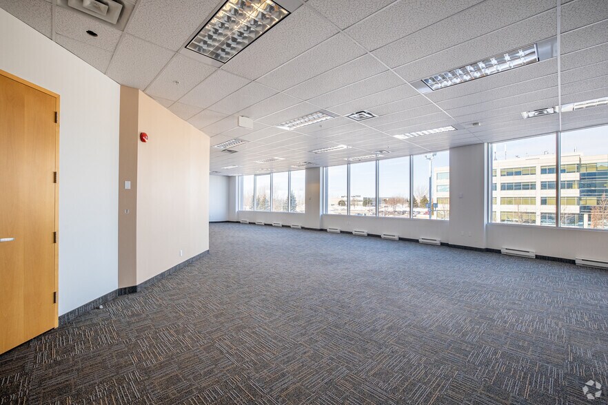 More Photos Of 2250 Boul Alfred-Nobel, Montréal Office For Lease