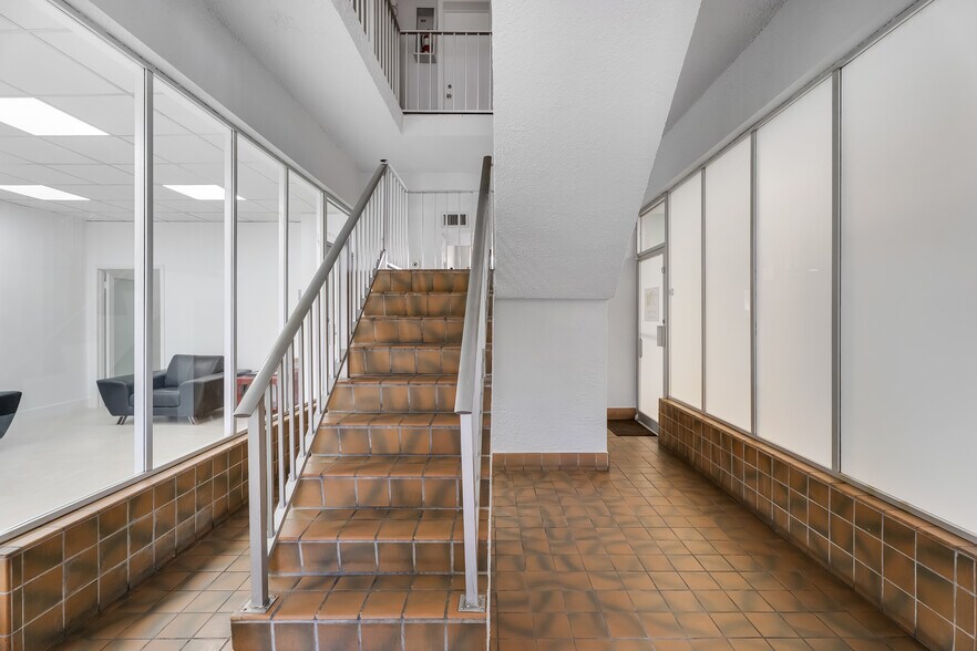 More Photos Of 117 Majorca Ave, Coral Gables Office For Sale