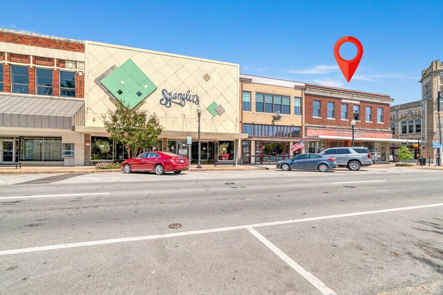 More Photos Of 4 North Plz, Paris Flex For Sale