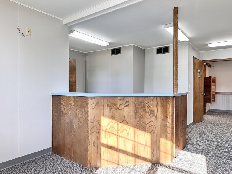 More Photos Of 152 E 8th St, Trenton Office For Sale