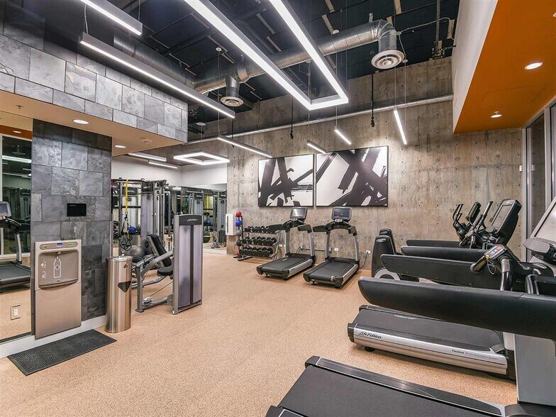 More Photos Of 1110 F St, San Diego Apartments For Lease