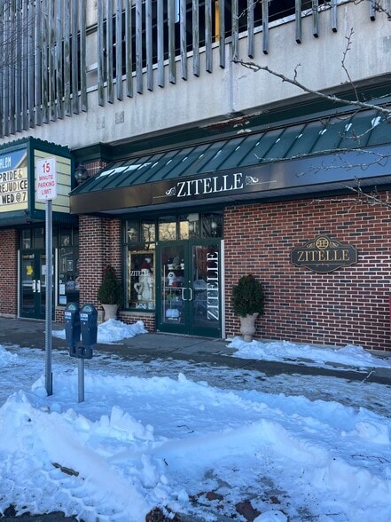 More Photos Of 2 East India Sq, Salem General Retail For Lease