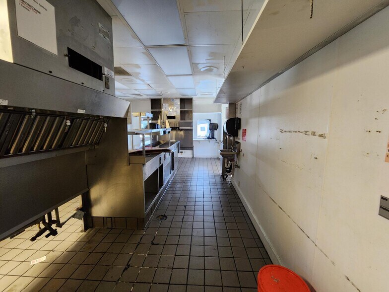 More Photos Of 214 Bullsboro Dr, Newnan Fast Food For Lease