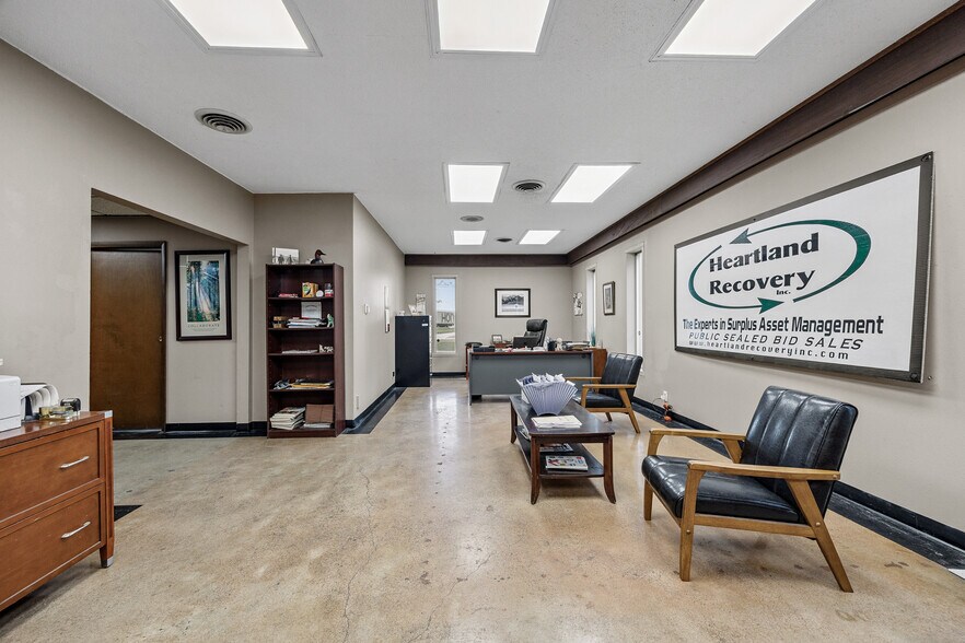 More Photos Of 2860 Industrial Park Rd, Iowa City Warehouse For Sale