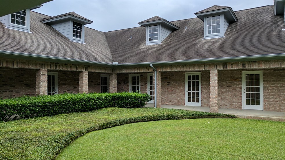 More Photos Of 3560 Delaware St, Beaumont Medical For Sale