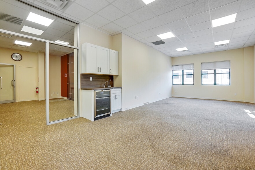 More Photos Of 3845 Richmond Ave, Staten Island Storefront Retail Office For Lease