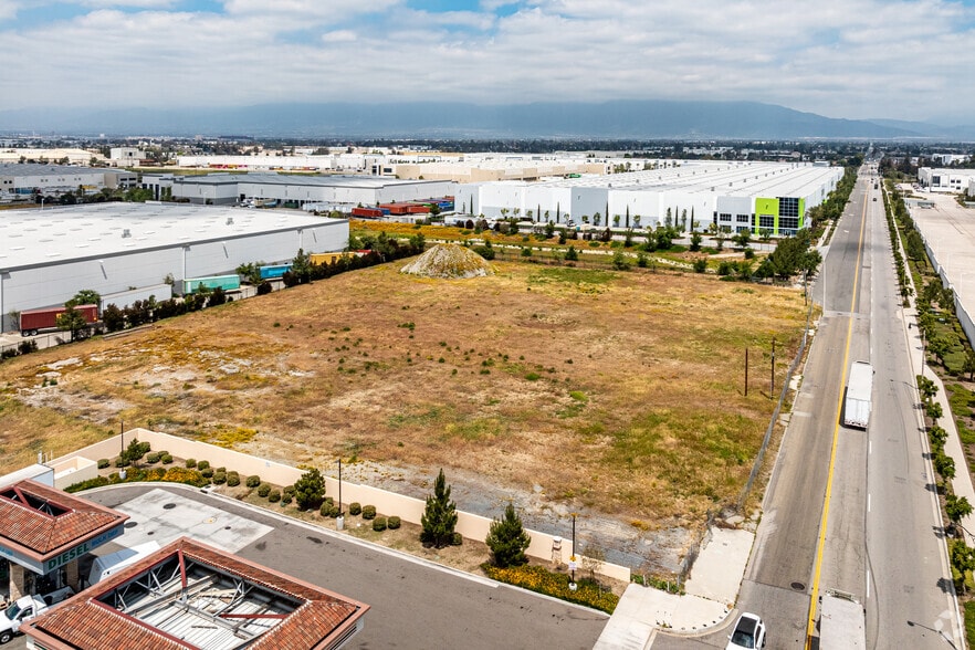 More Photos Of 11216 Citrus Ave, Fontana Distribution For Lease