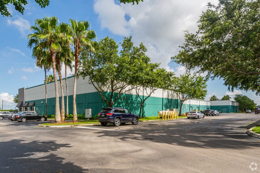 More Photos Of 16200 NW 59th Ave, Miami Lakes Unknown For Lease
