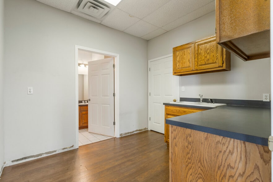 More Photos Of 26400 E 111th St S, Coweta Flex For Sale