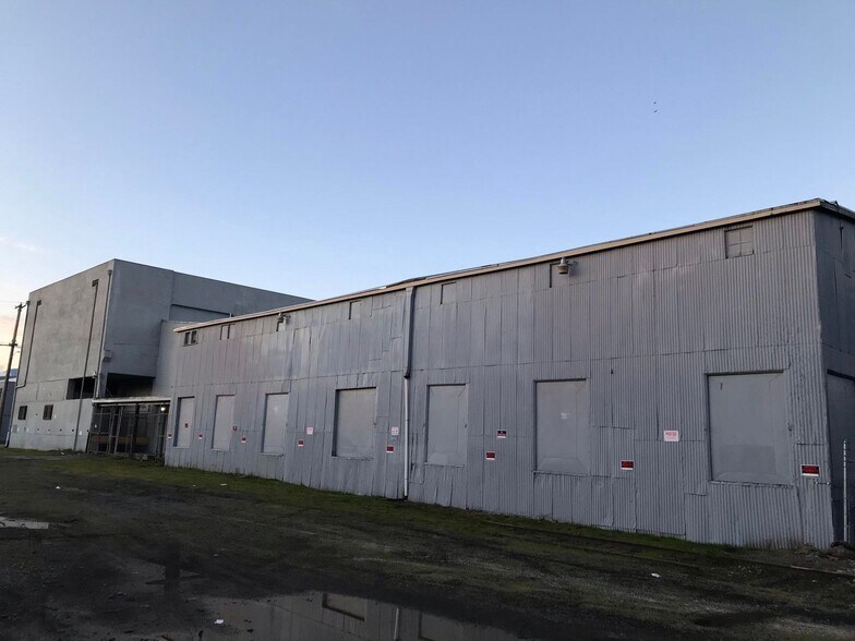 More Photos Of 323 S Fir St, Medford Warehouse For Sale