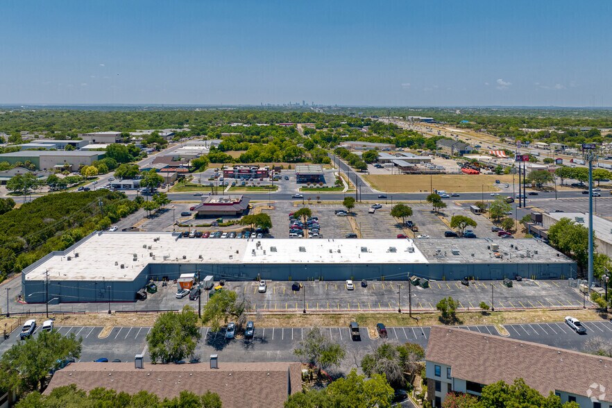 More Photos Of 900 E Braker Ln, Austin Storefront For Lease