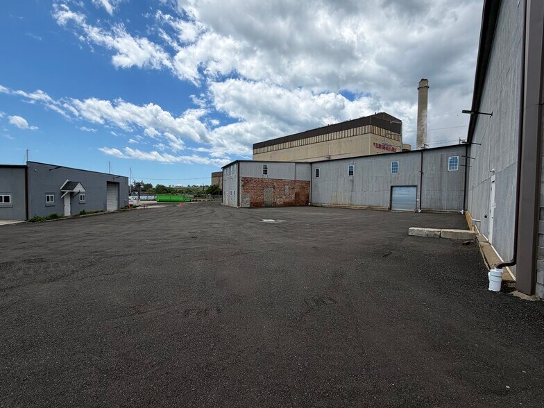More Photos Of 88 Howard Ave, Bridgeport Warehouse For Lease
