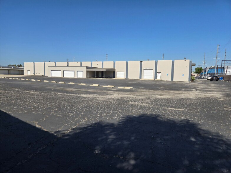 More Photos Of 16750 Schoenborn St, North Hills Flex For Sale