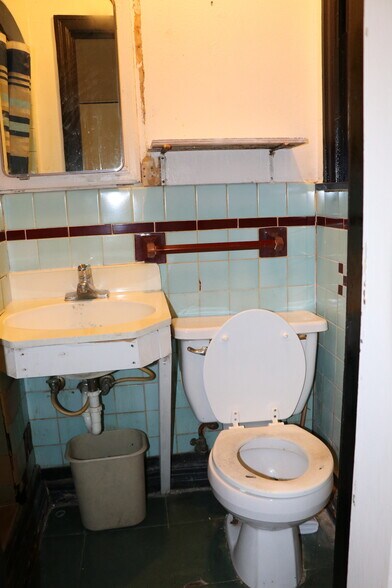 More Photos Of 1220 W 7th St, Texarkana Hotel For Sale