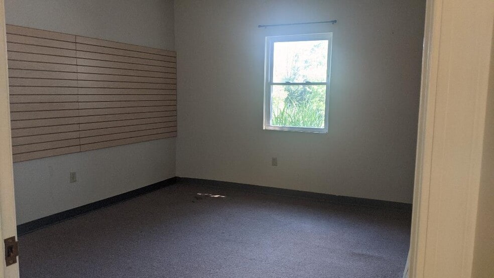 More Photos Of 1494 N Charlotte St, Pottstown General Retail For Lease