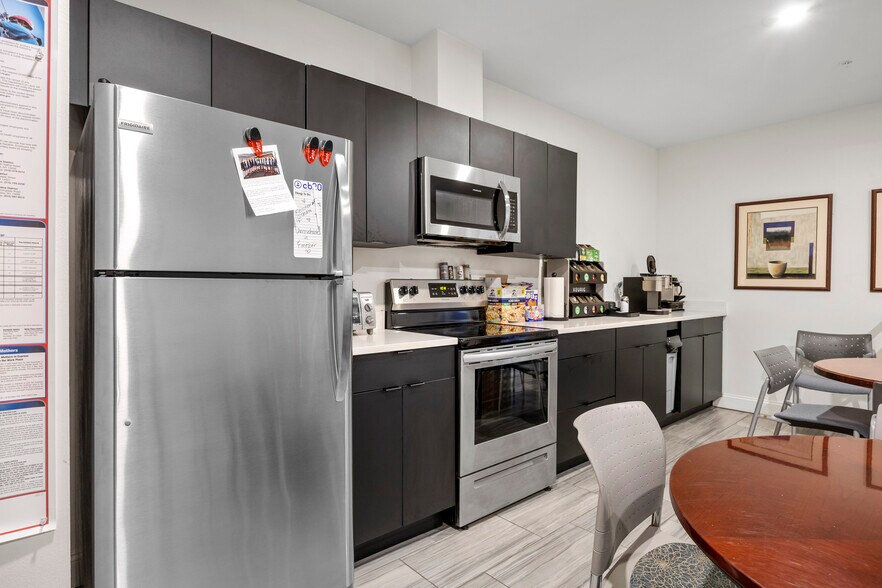 More Photos Of 76 N Pearl St, Albany Apartments For Lease