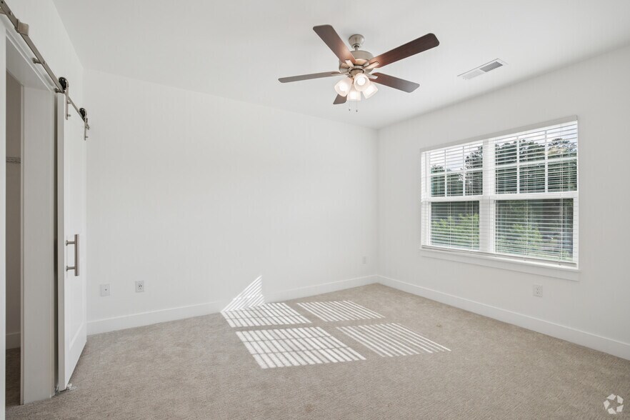 More Photos Of 14801 Statesville Rd, Huntersville Apartments For Sale