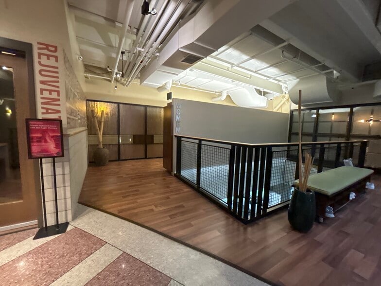 More Photos Of 1030 N Clark St, Chicago Office For Lease