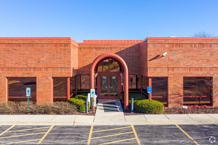 More Photos Of 1240-1260 Barclay Blvd, Buffalo Grove Office For Lease