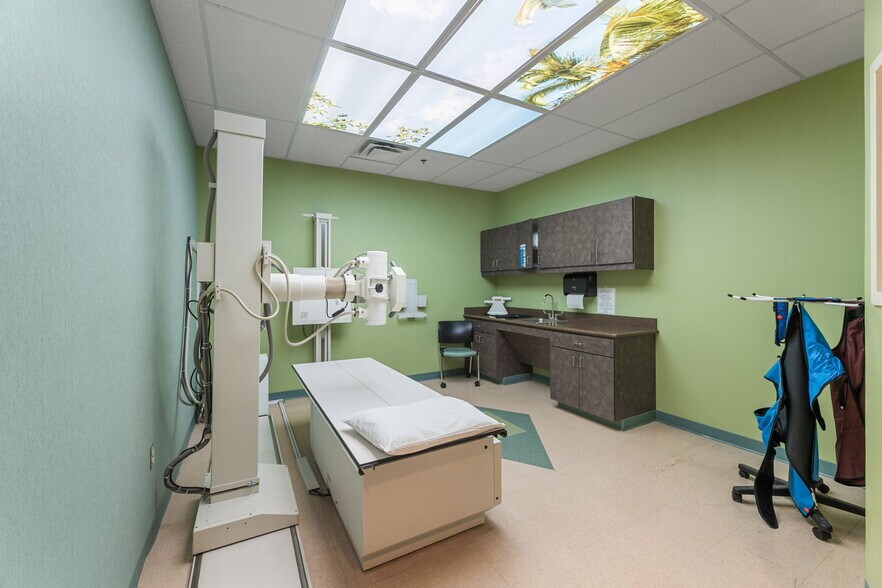 More Photos Of 5700 N Exp 77/83, Brownsville Medical For Sale