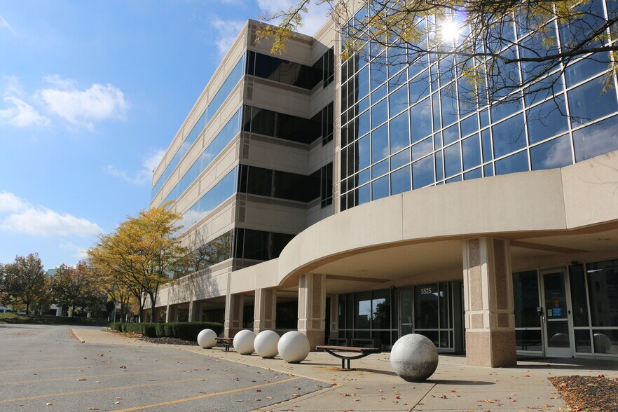 More Photos Of 5525 Parkcenter Cir, Dublin Unknown For Lease